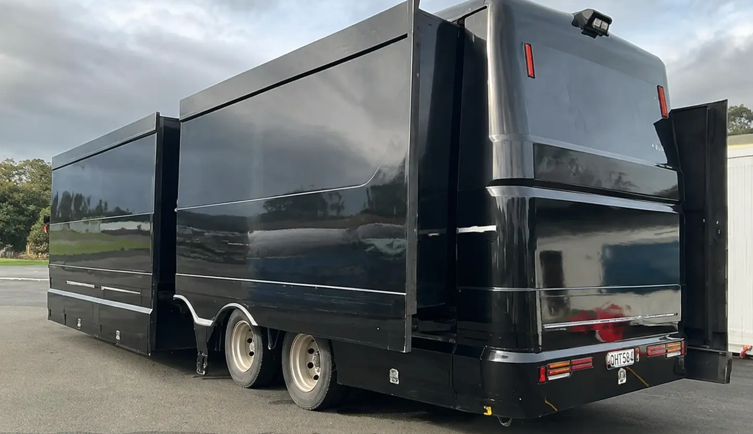 bangbus-image-slide-outer-1