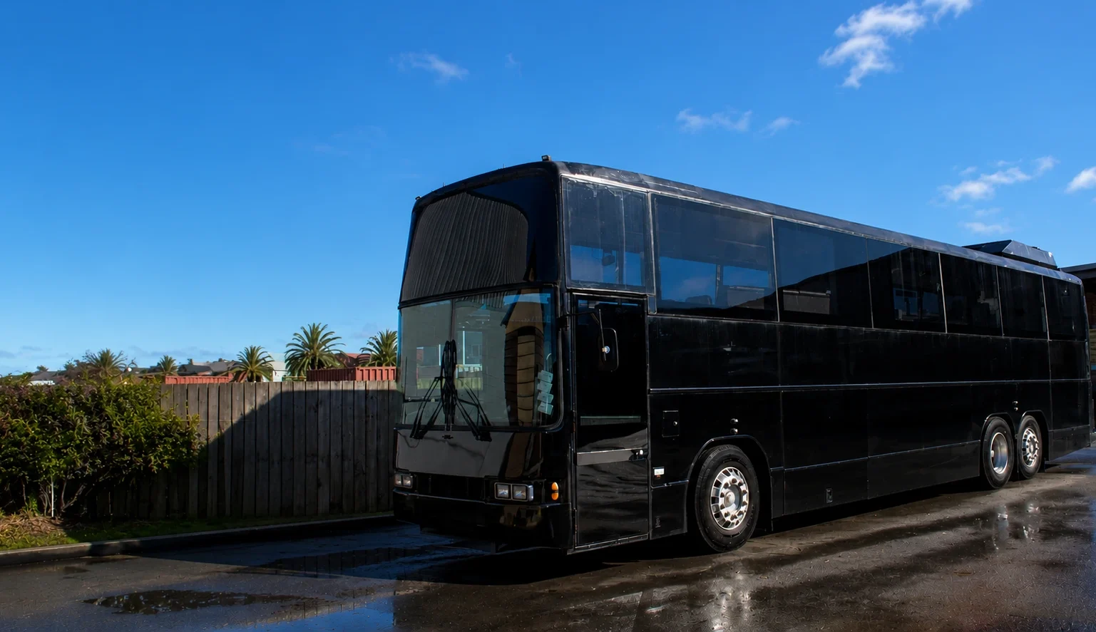 home-slider-day-bus-image-1-rqq4mb3nweghewvifig63vsd15qv3to0tmlugglply