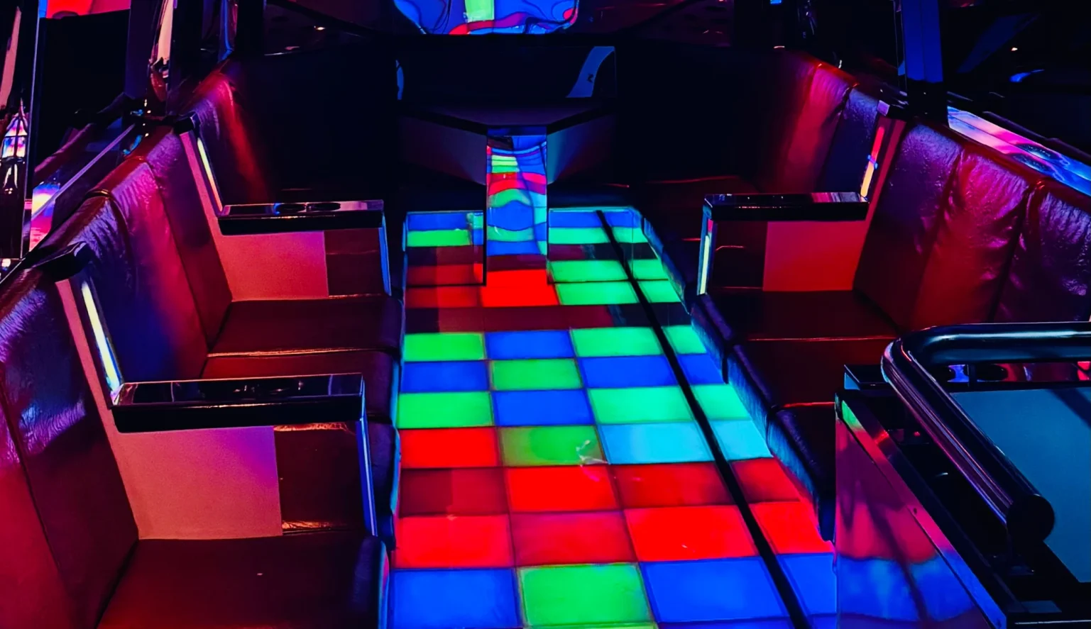 night-party-bus-image-2-scaled-rqyjyjkpe5fq5smgxce7fp6q9janot8t7rw1v727dy